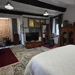 D'ici Et D'ailleurs Oda ve Kahvaltı Cordes Sur Ciel