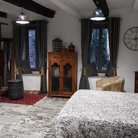 D'ici Et D'ailleurs Bed & Breakfast