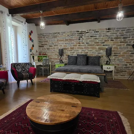 D'ici Et D'ailleurs Bed & Breakfast 3*