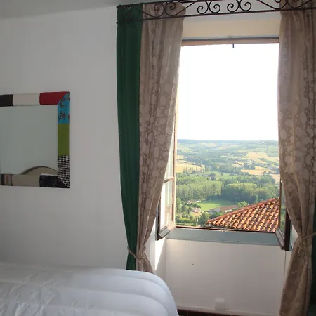D'ici Et D'ailleurs Bed & Breakfast 4*
