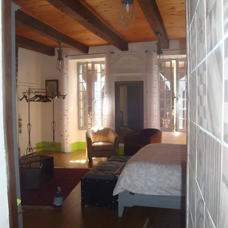 D'ici Et D'ailleurs Bed & Breakfast 4*