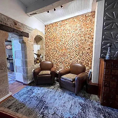 D'ici Et D'ailleurs Bed & Breakfast 4*
