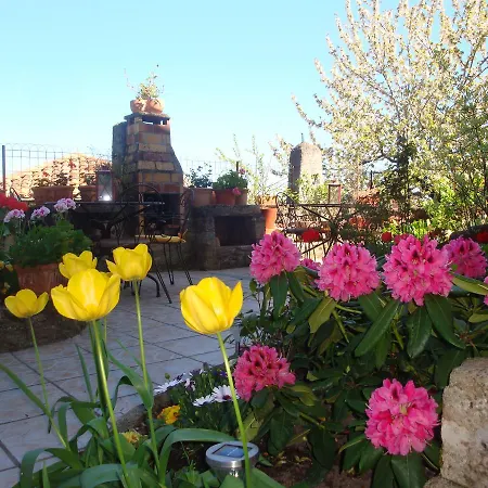 D'ici Et D'ailleurs Bed & Breakfast 3*